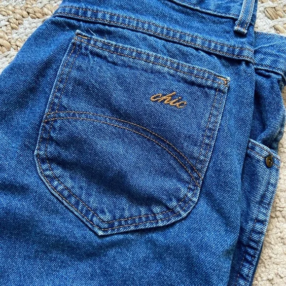 Chic Shorts - Picture 4 of 4